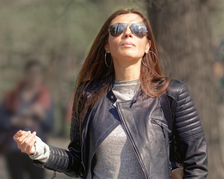 ce inseamna cand visezi sobolani care se urca pe tine