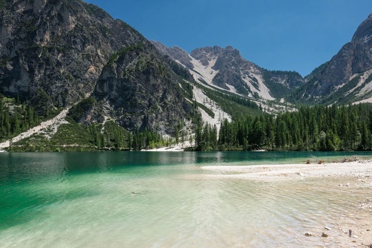 ce inseamna cand visezi apa multa inundatie