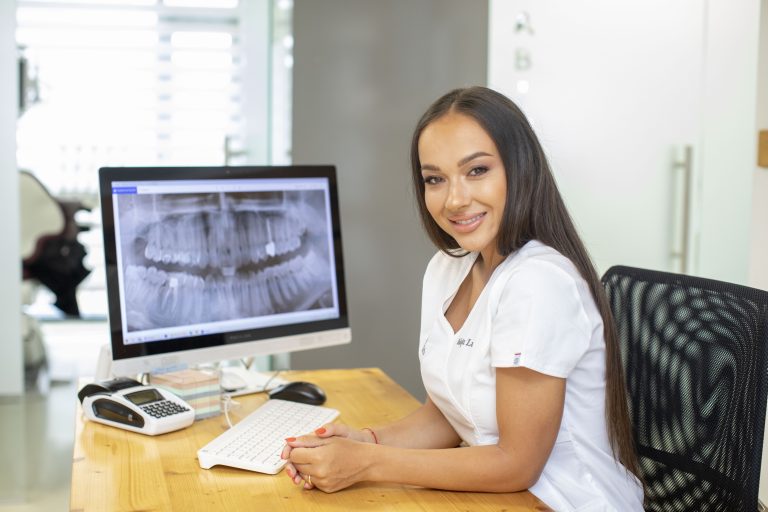 bravogirlzambetperfectfarastresavantajeleimplanturilordentareghidatedigital