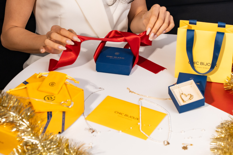 fiiajutorulluimoscraciun cucerceiideaurdelachicbijoux